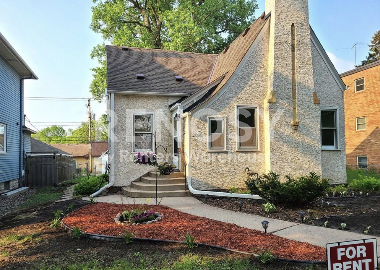 Awesome 5 Bedroom 2 Bathroom Single Family Home! – photo 2