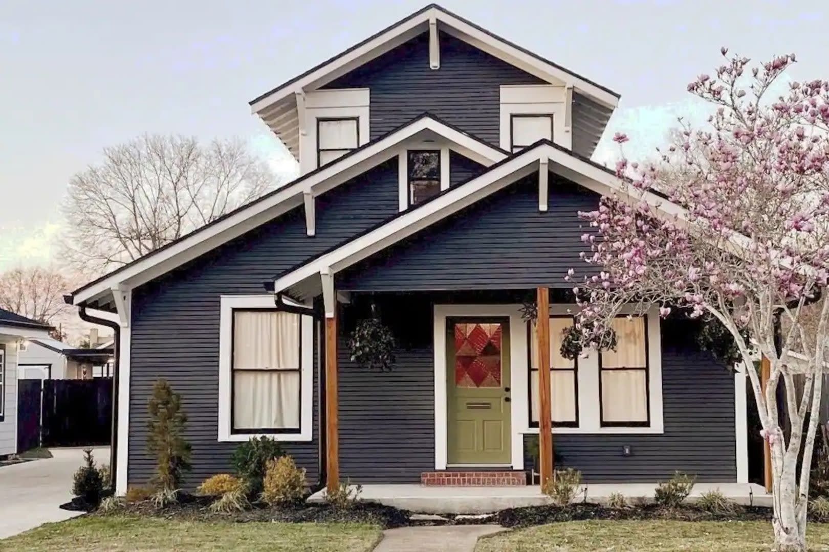 Scandinavian Inspired Retreat Corporate Rental Newly Renovated 3Br 2Ba Fully Furnished Home In Downtown Oasis – photo 1