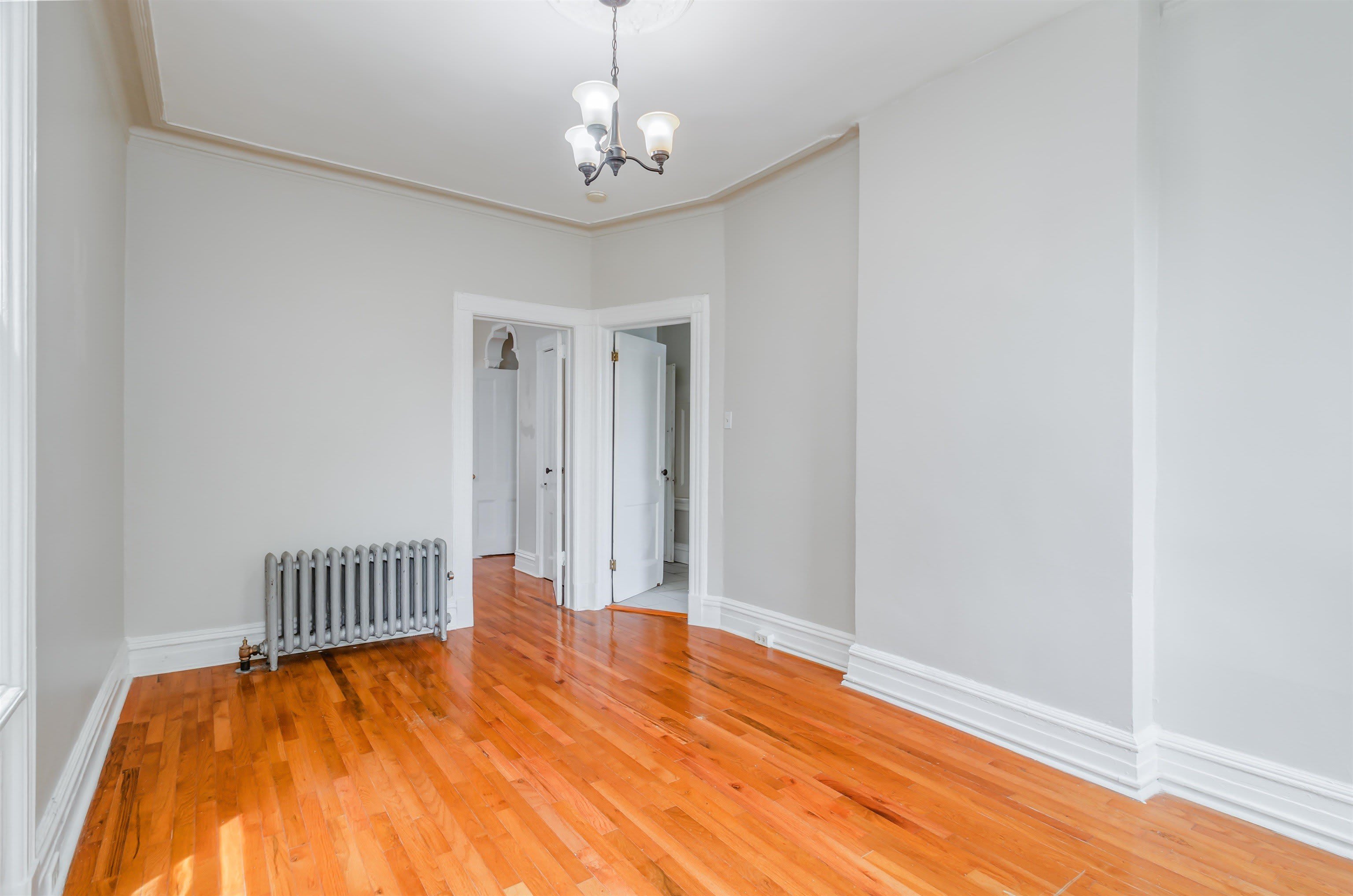 100 Clerk St – photo 2