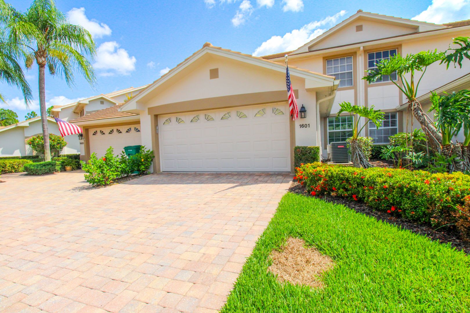 3 2 Golf Transfer To The Strand Unit Available Gated Beautiful Remodeled Unit Lake And Fountain View – photo 4