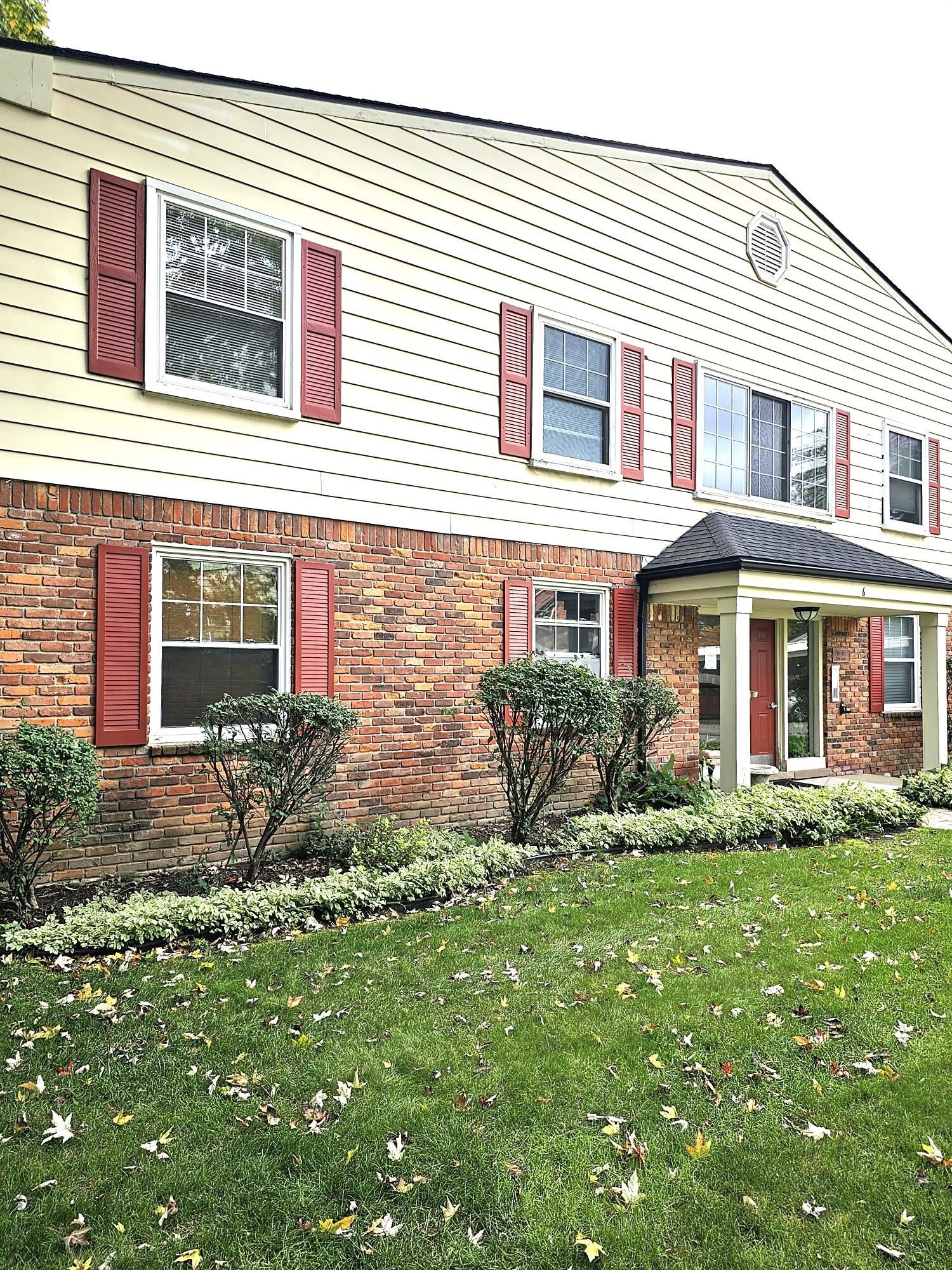739 W Maple Road – photo 2