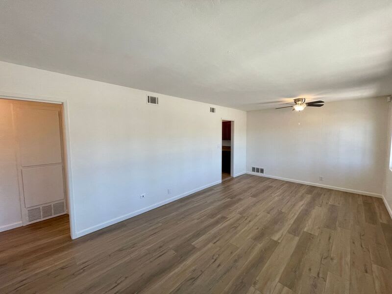 839 N Midway – photo 4