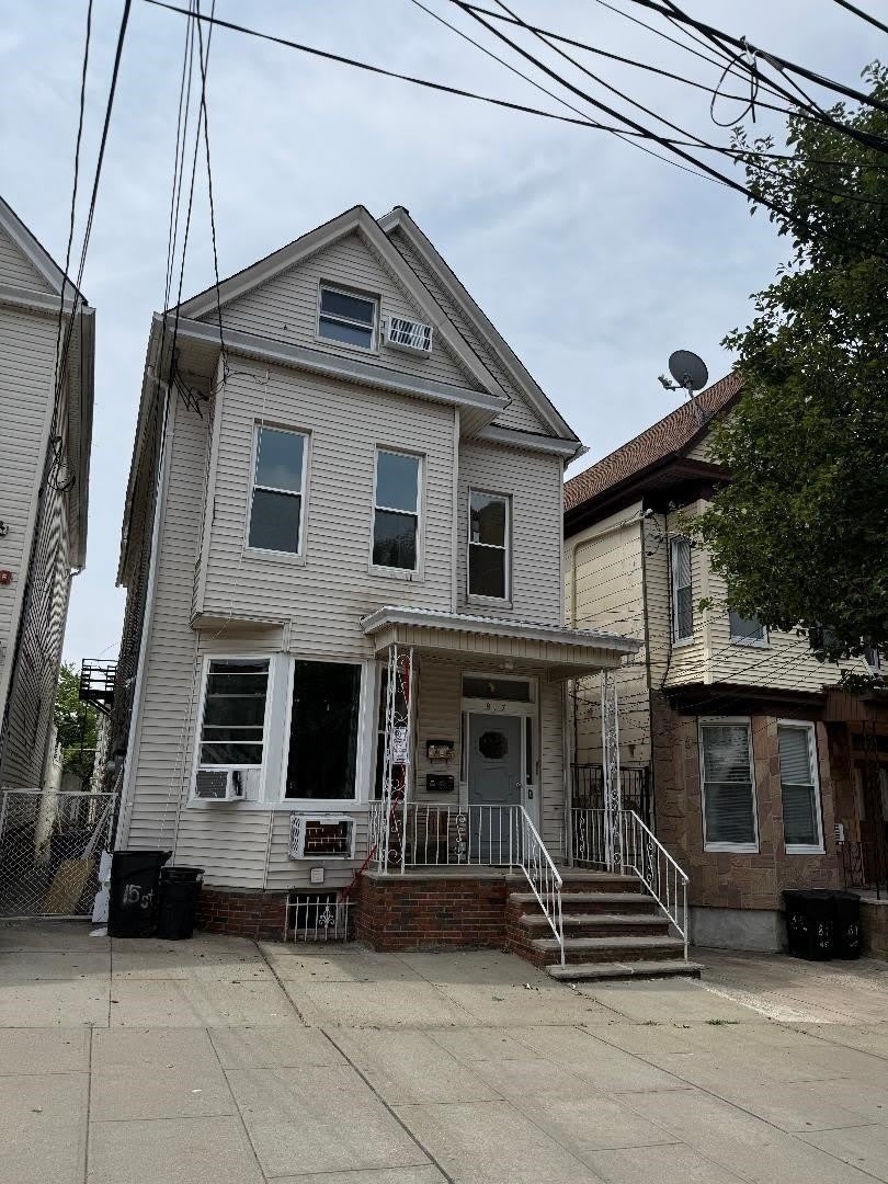 817 15Th St – photo 1