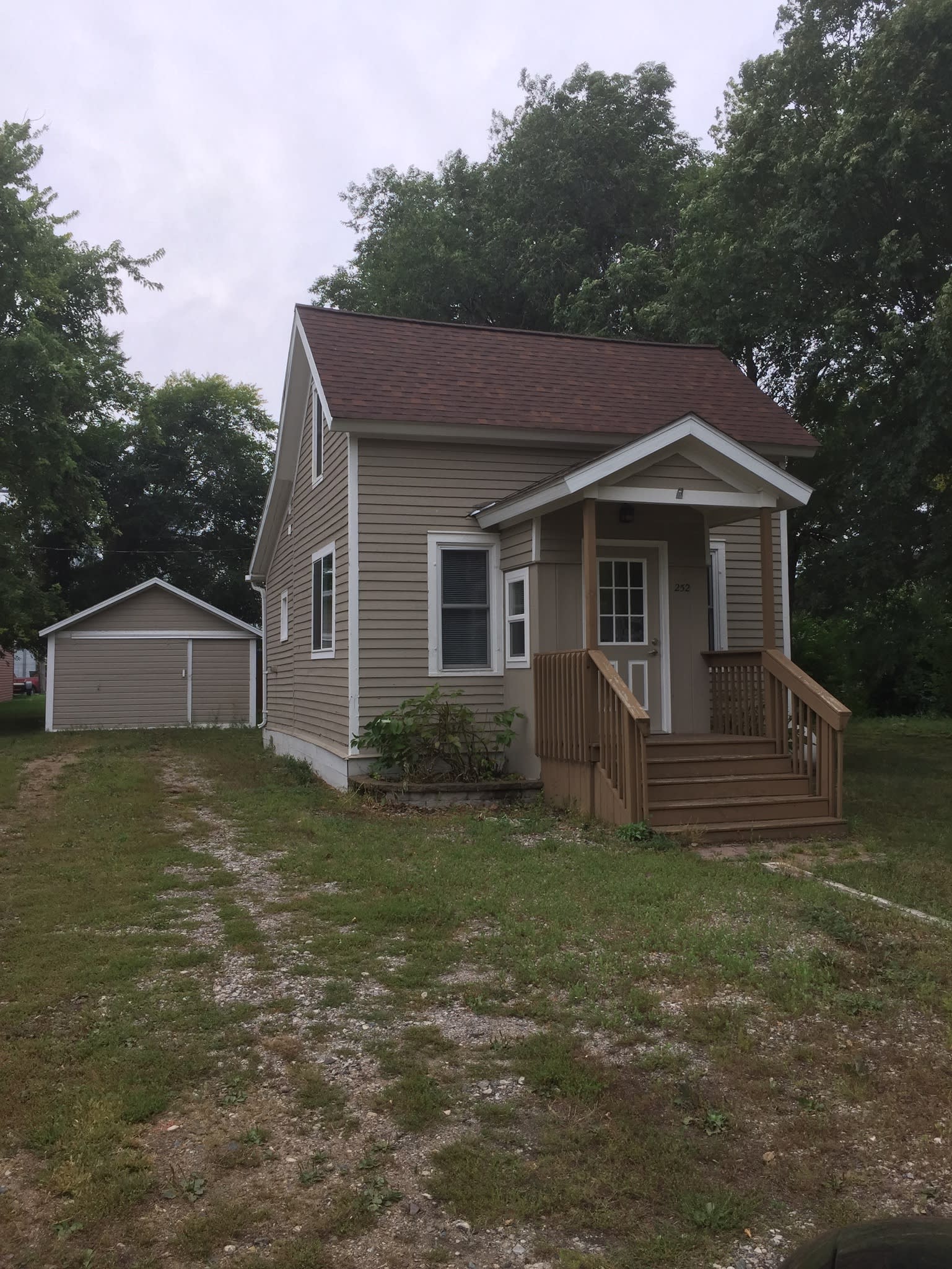 252 Herbert St S – photo 1