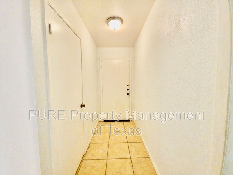 3000 Lakeside Dr – photo 3