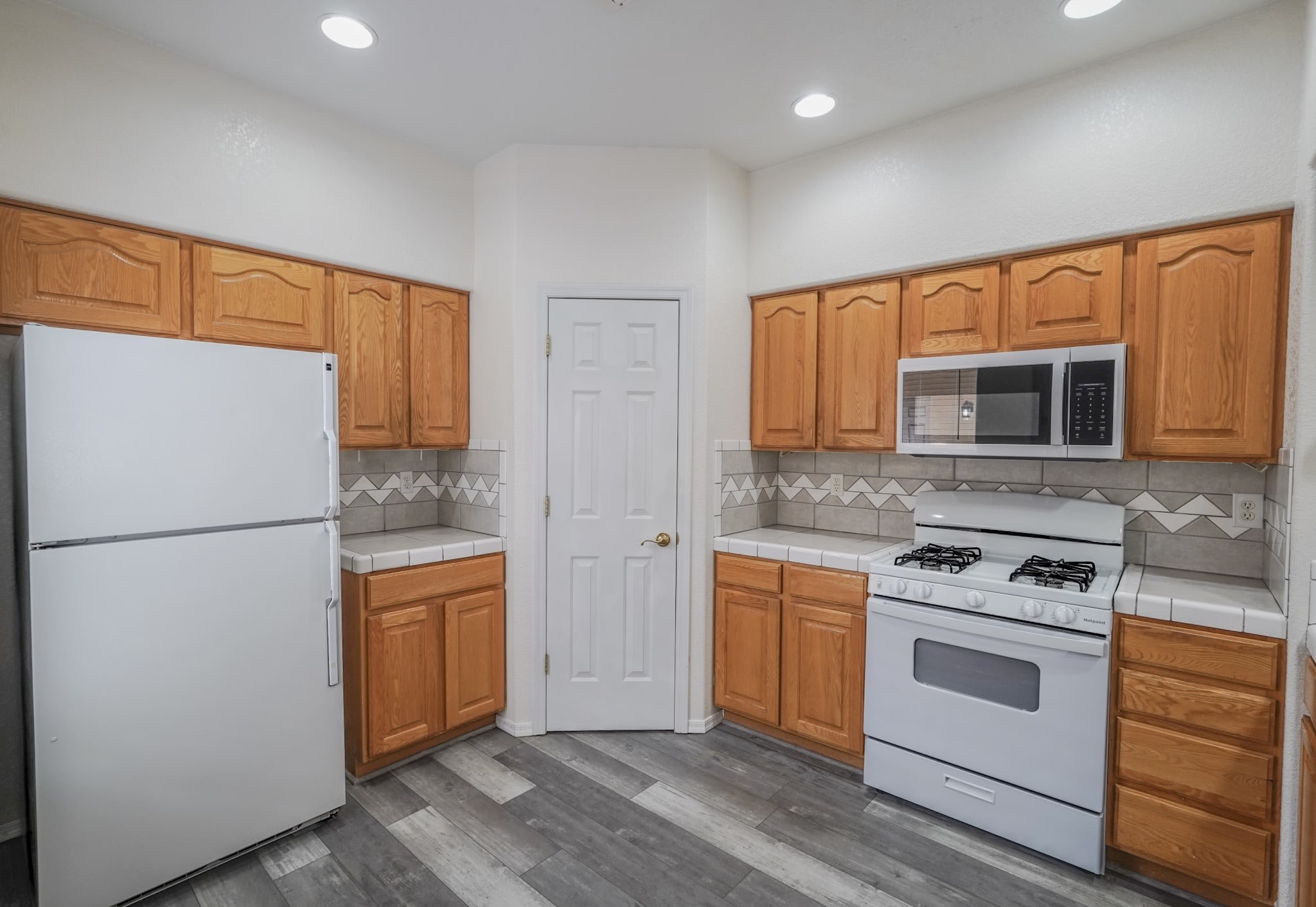 1825 East Shore Villas Drive44 – photo 2