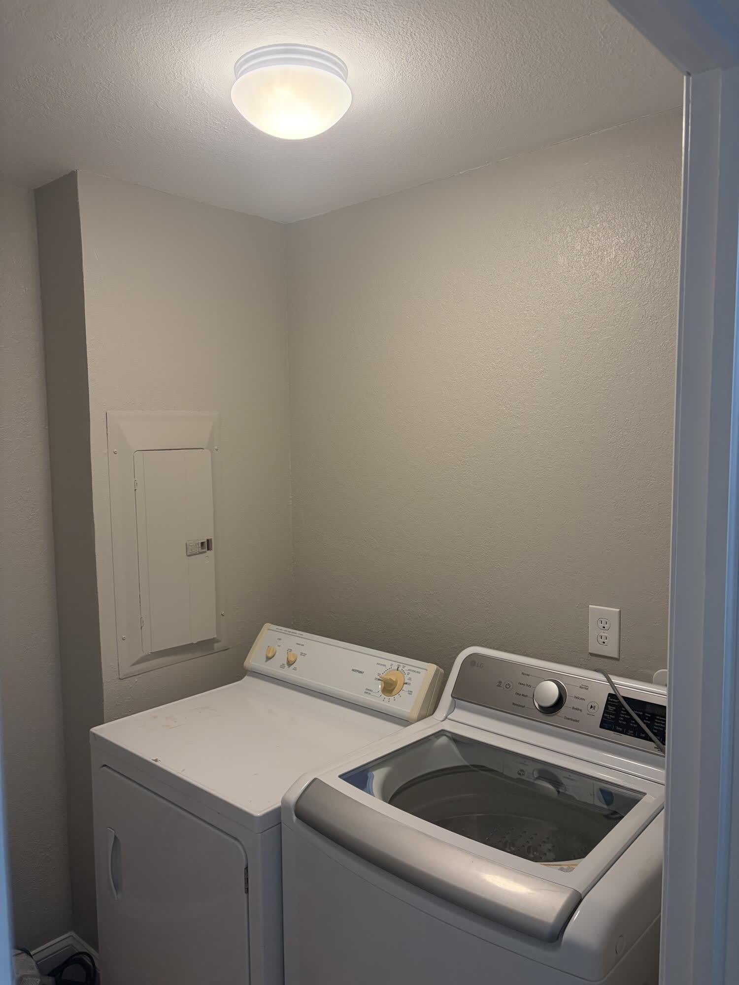 21074 Hamilton Avenue – photo 4