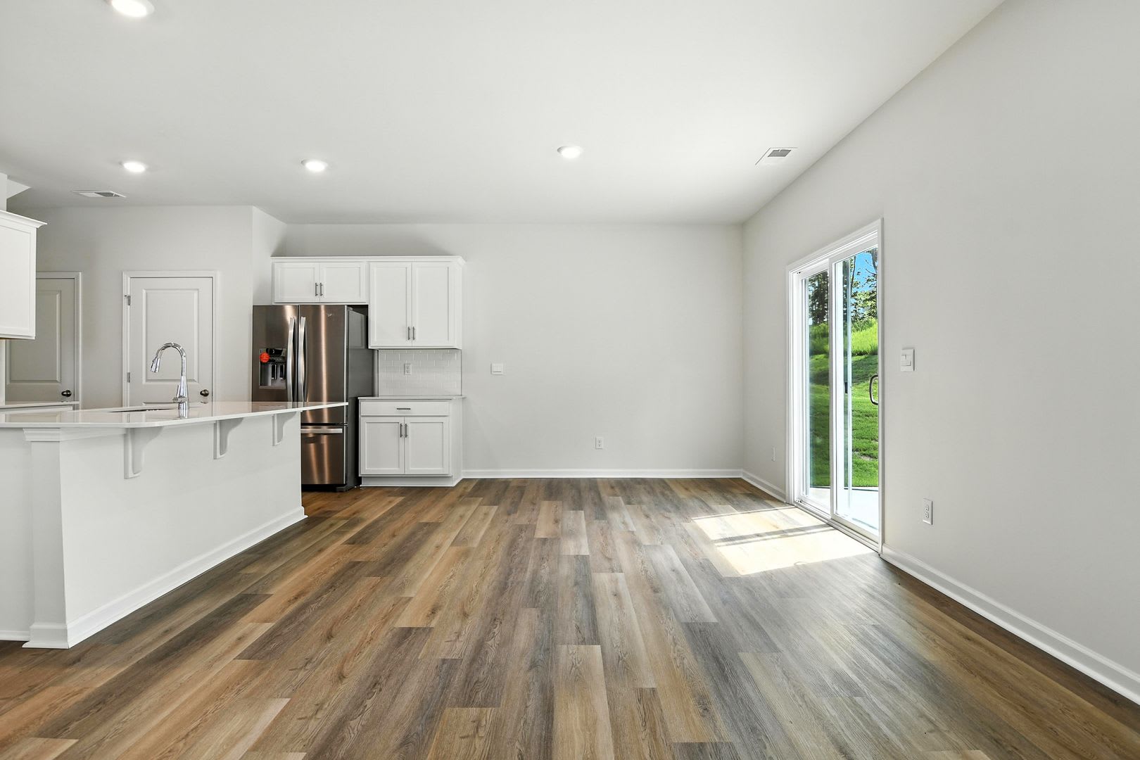 Pet Friendly 4 Bed 2 5 Bath Home – photo 4