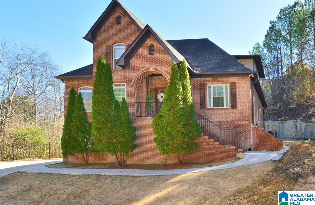221 Castlehill Drive – photo 1