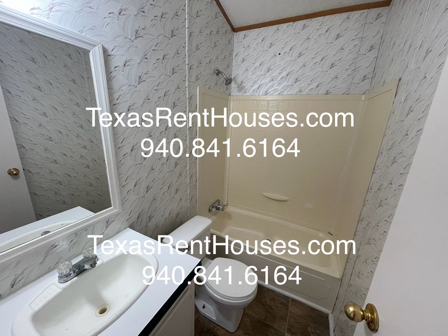 Pet Friendly Pets Are Welcomed In This 3 Bedroom 2 Bath Home With Fenced Yard – photo 5