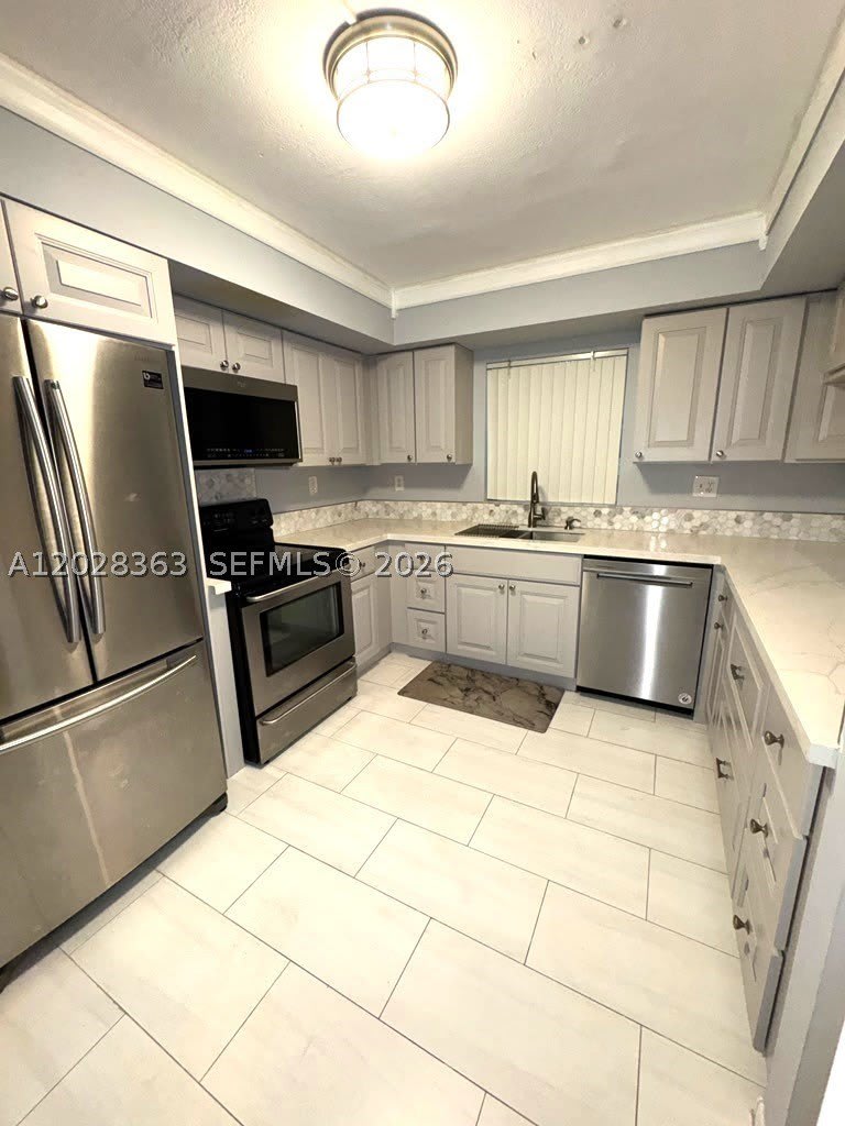 3263 NW 44th St – photo 3