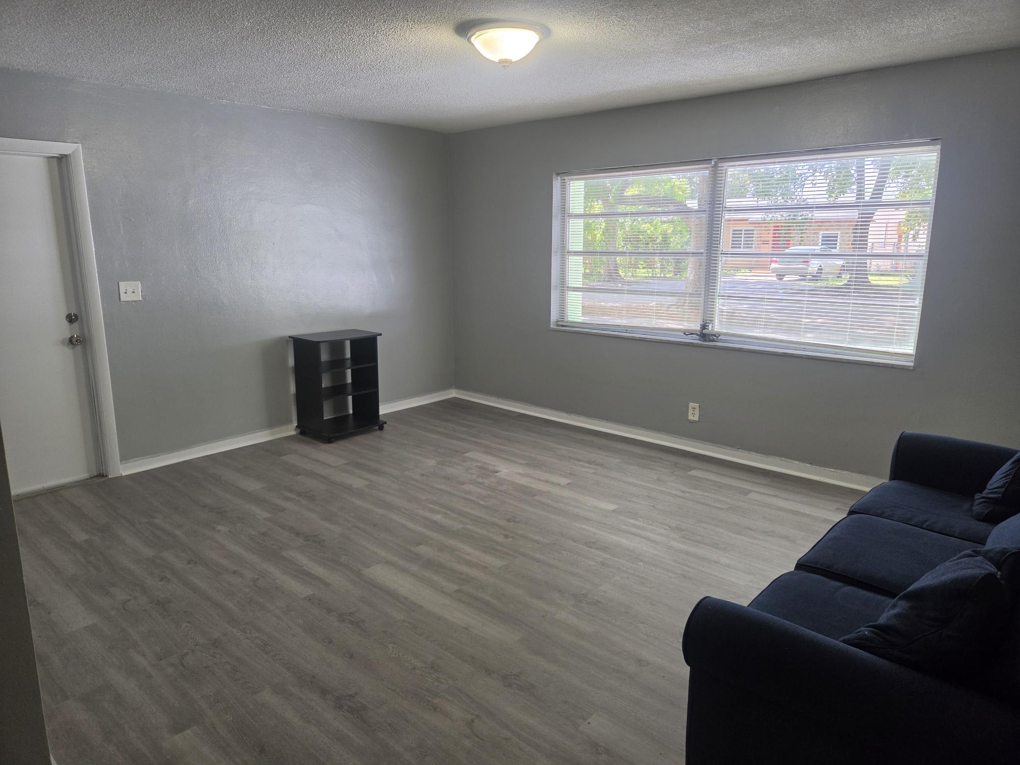 2031 Dewey St – photo 2