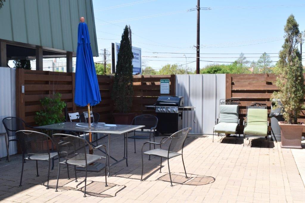 Updated 2 Bedroom off Guadalupe! 3815 Guadalupe – photo 2