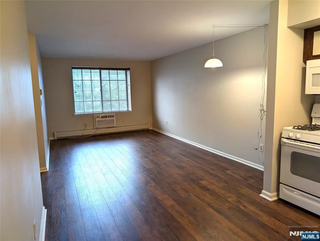 2021 Hawthorne Lane – photo 4