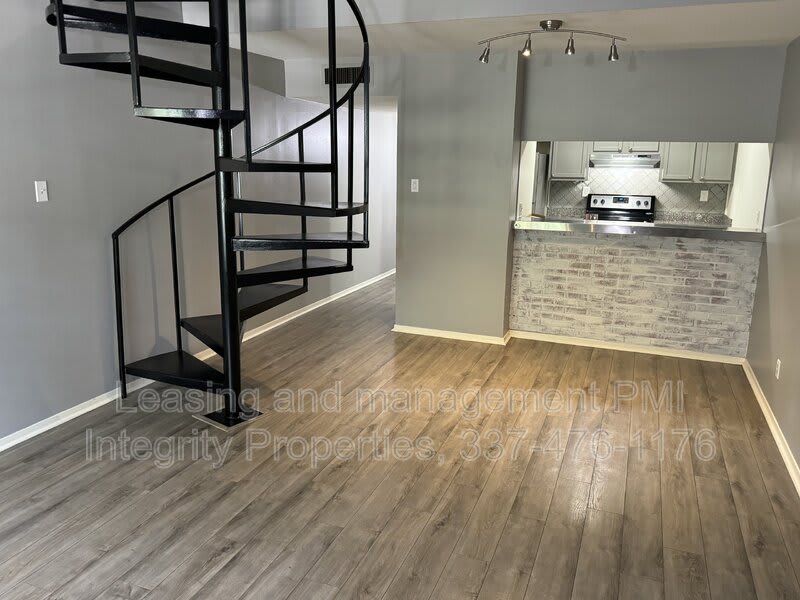300 Lozes Avenue – photo 3