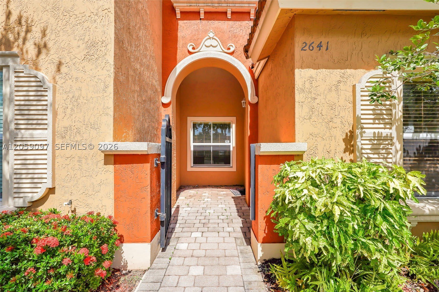 2641 SW 120th Ter – photo 2