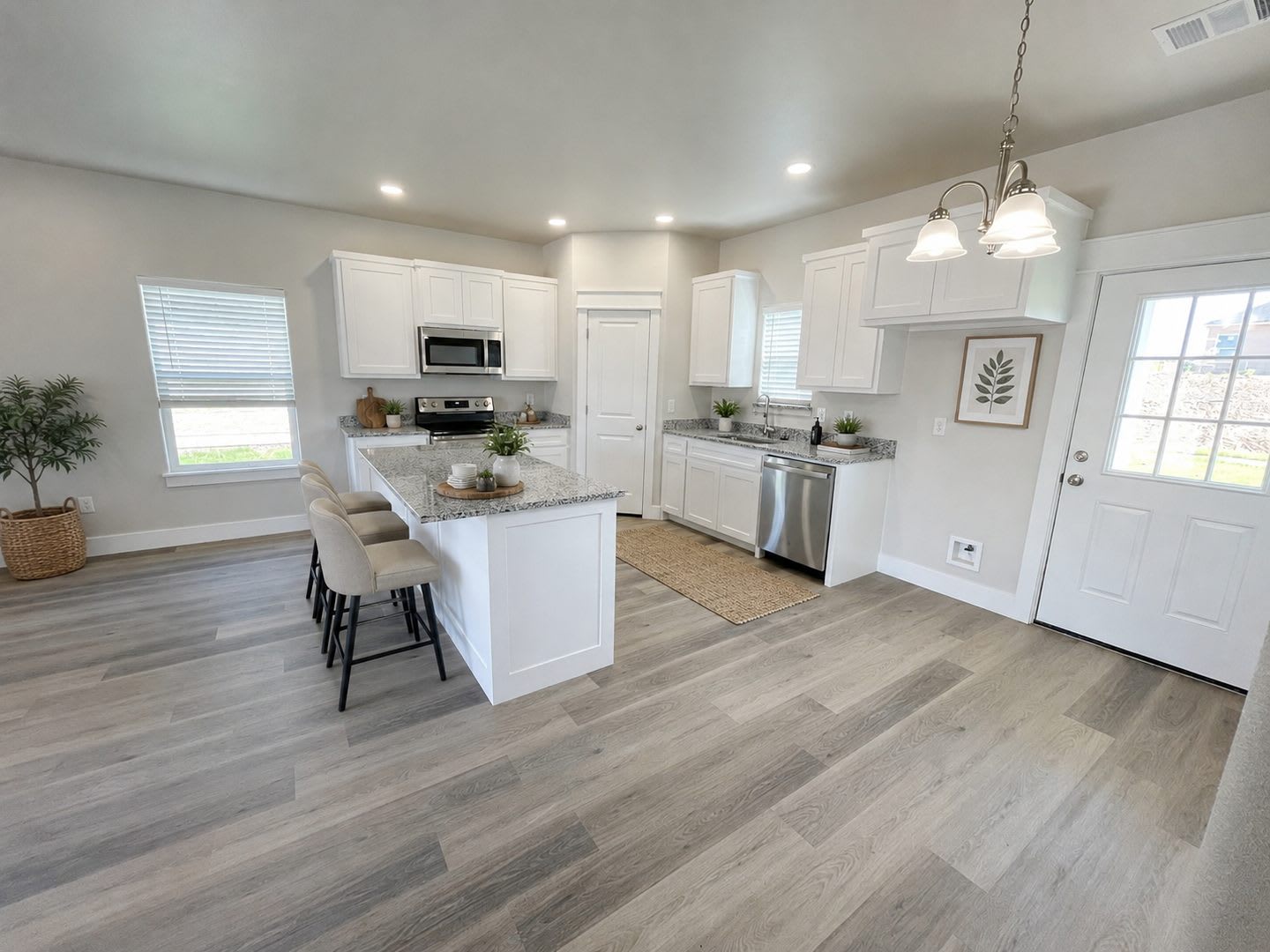Adorable Home in Quiet Neighborhood – photo 3