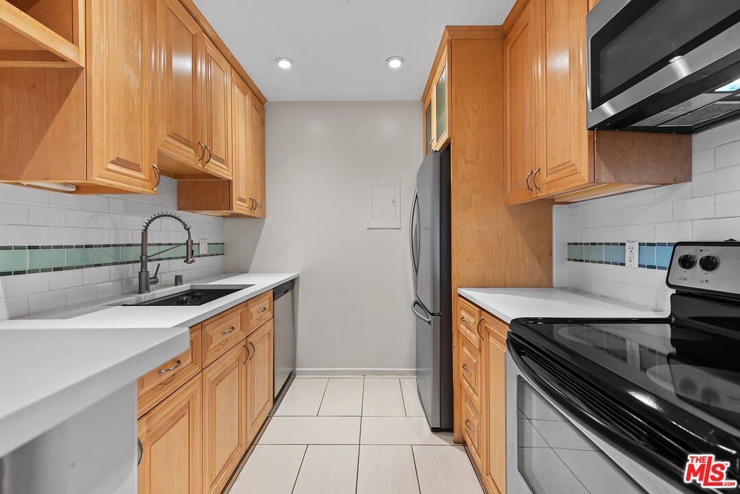 7742 Redlands Street – photo 4