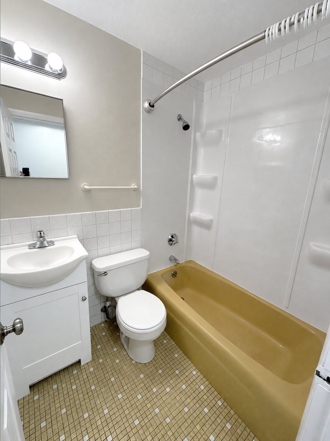 211 Quincy Ave – photo 1