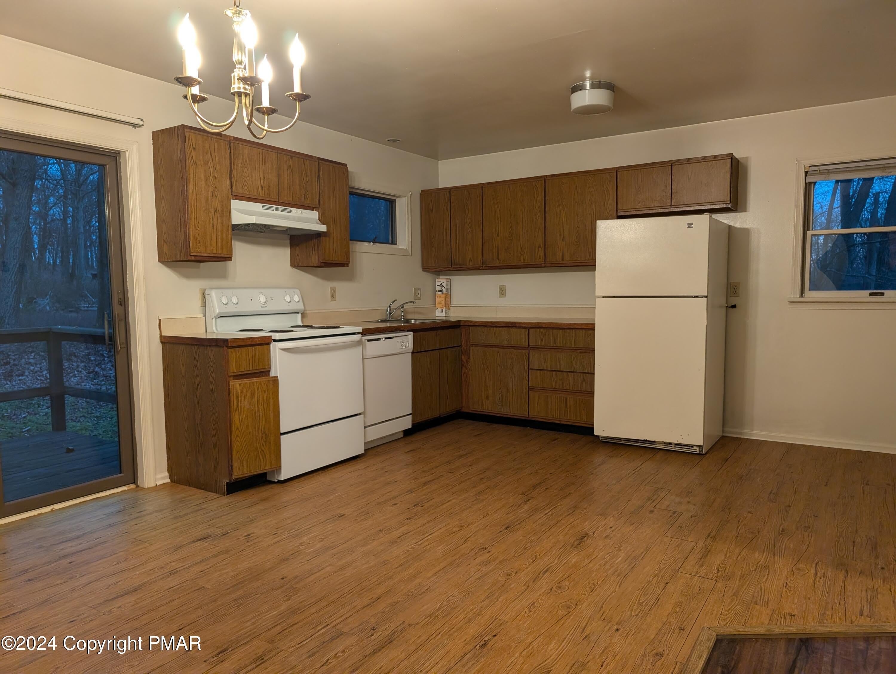 402 Mercury Drive – photo 3