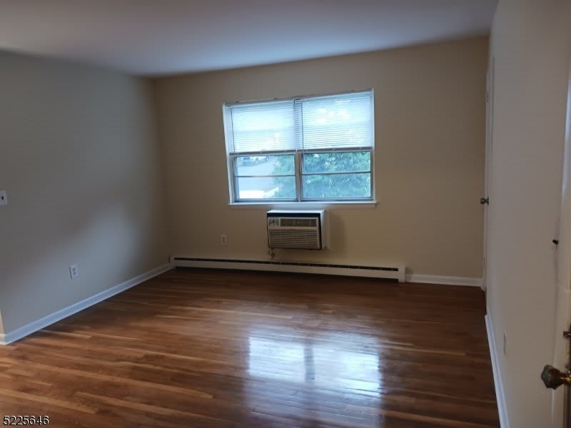 48 Gates Ave – photo 2