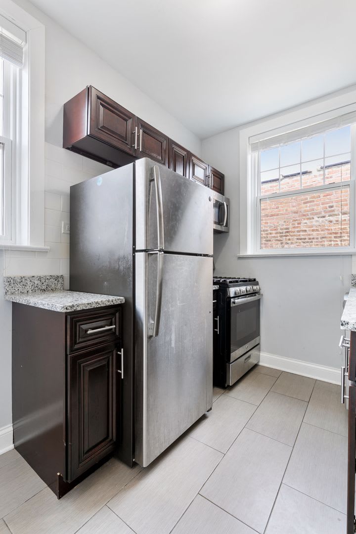 1106 W Glenlake Ave – photo 4