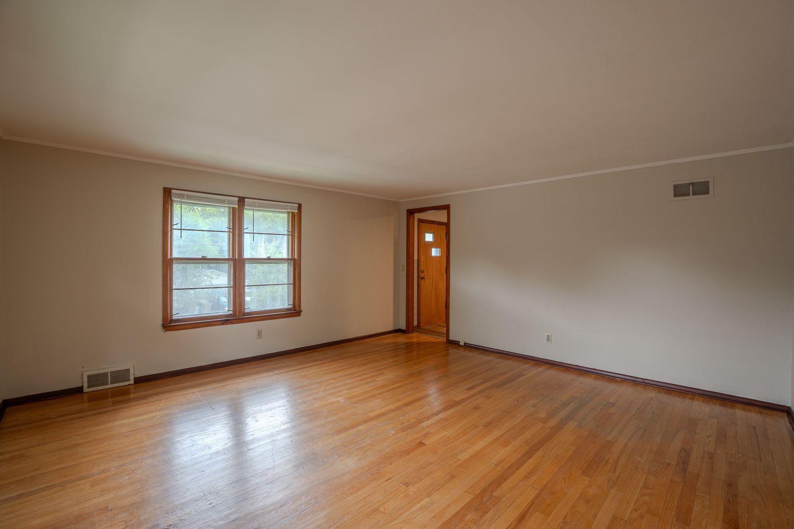 430 Oak St – photo 3