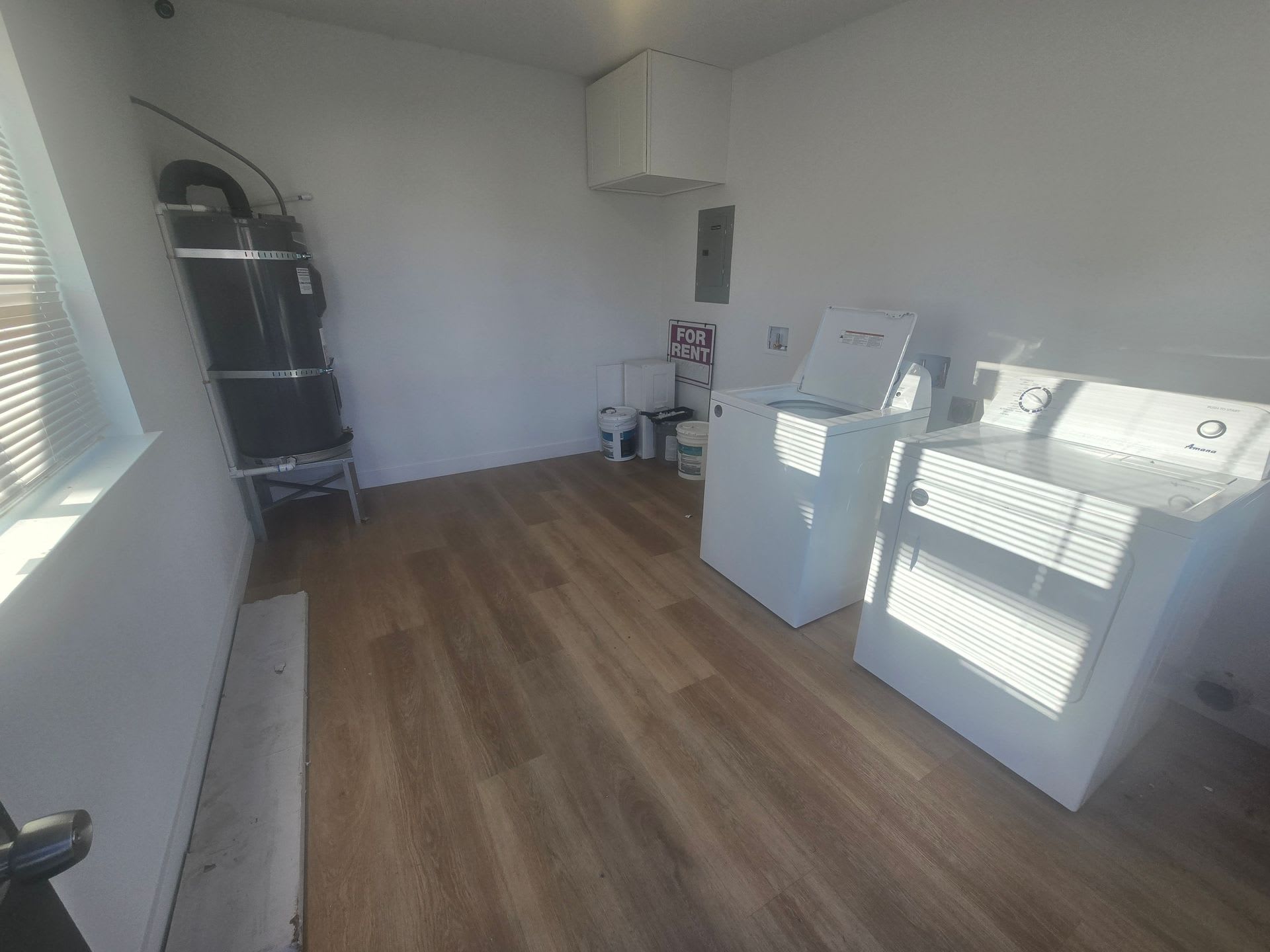 Renovated Studio Available Now! – photo 3
