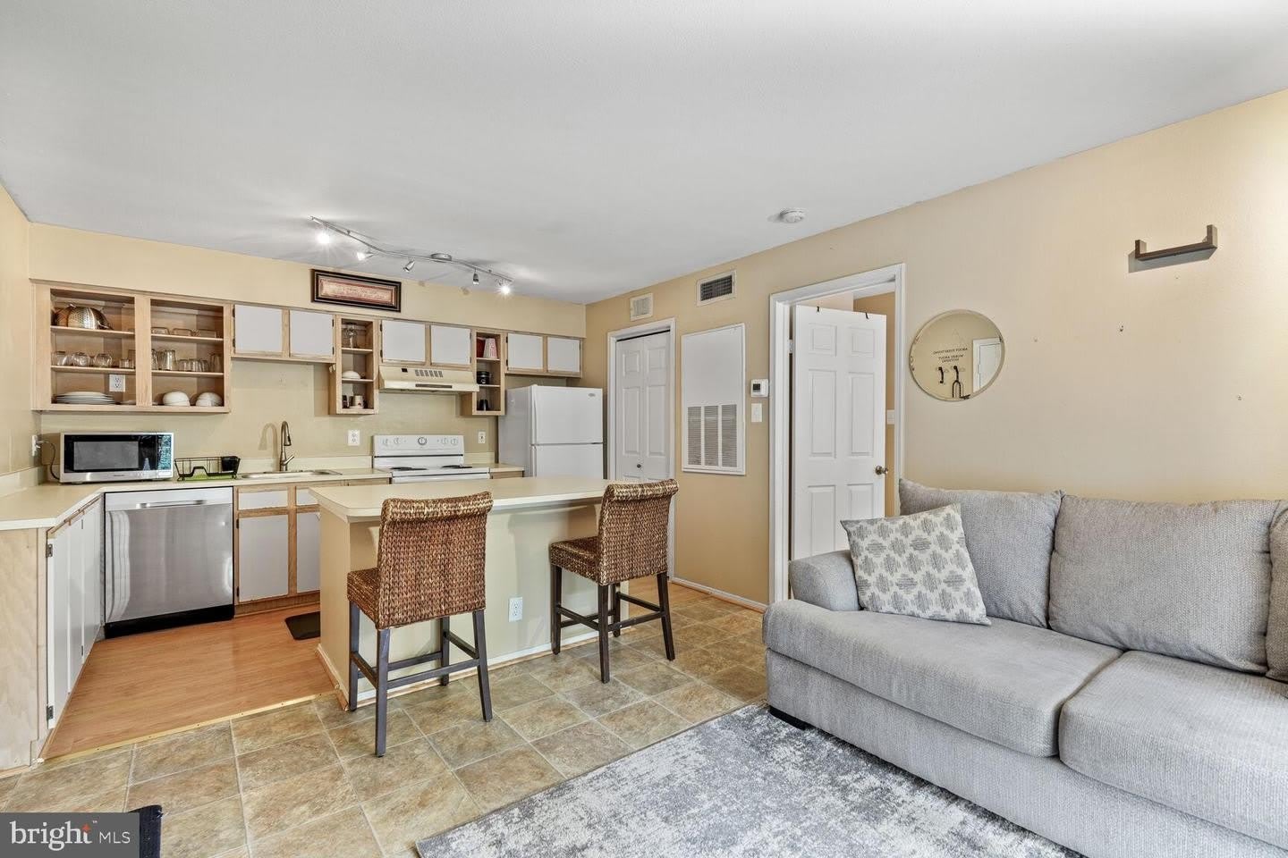 3304 WYNDHAM CIR #235 – photo 5