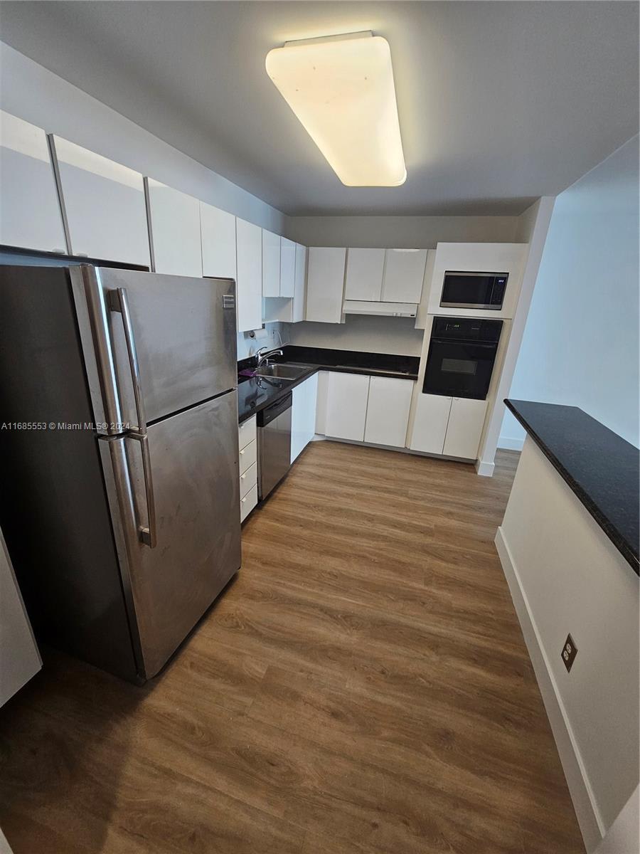 19380 Collins Ave – photo 2