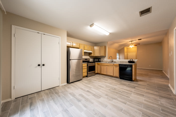 1607 Greening Way – photo 4