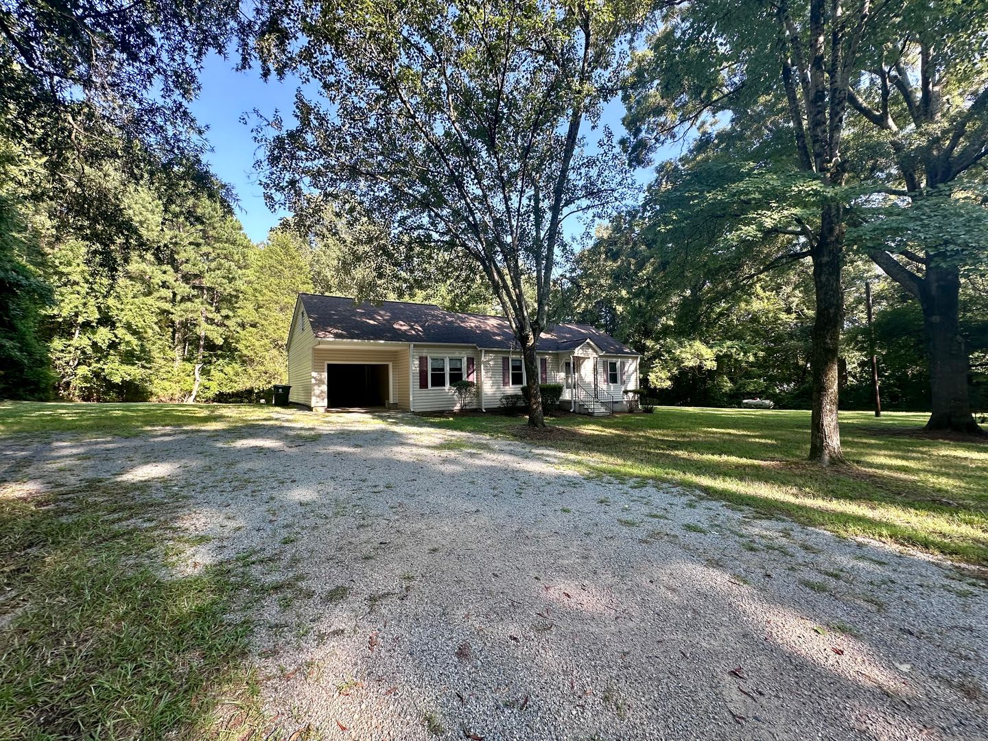 3 Bedroom House on One Acre of Land! – photo 2