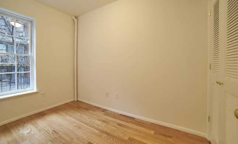 310 E 92nd St – photo 4