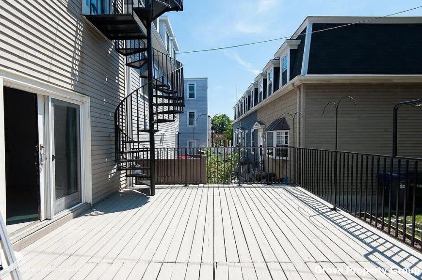 527 East 4th – photo 2