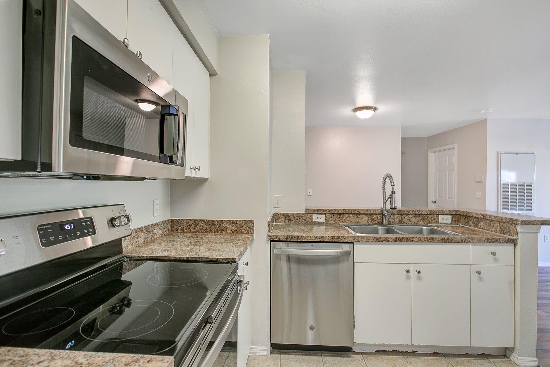 Fountain Place Apartments – photo 4