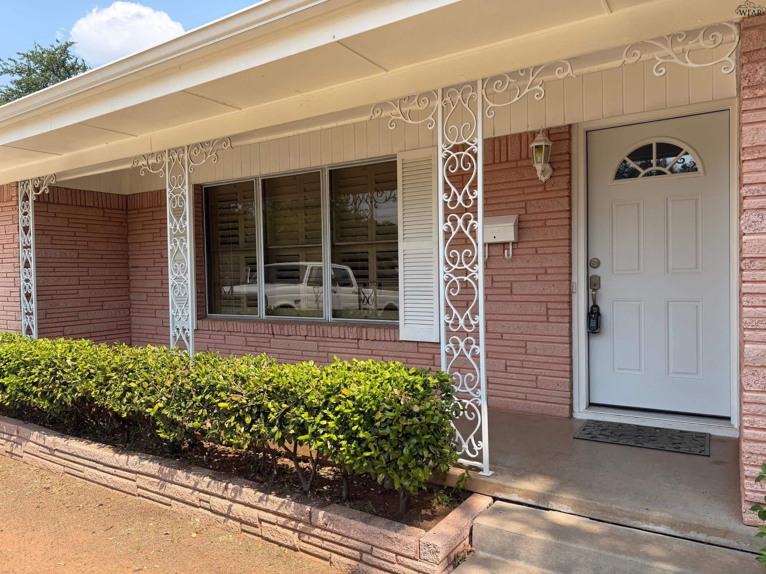 1547 Singleton Avenue – photo 4