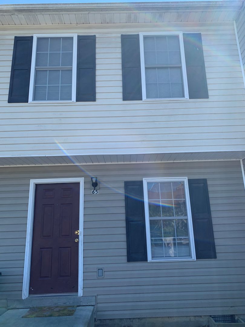 3 Bedroom 2.5 Half Bath Townhouse – photo 1