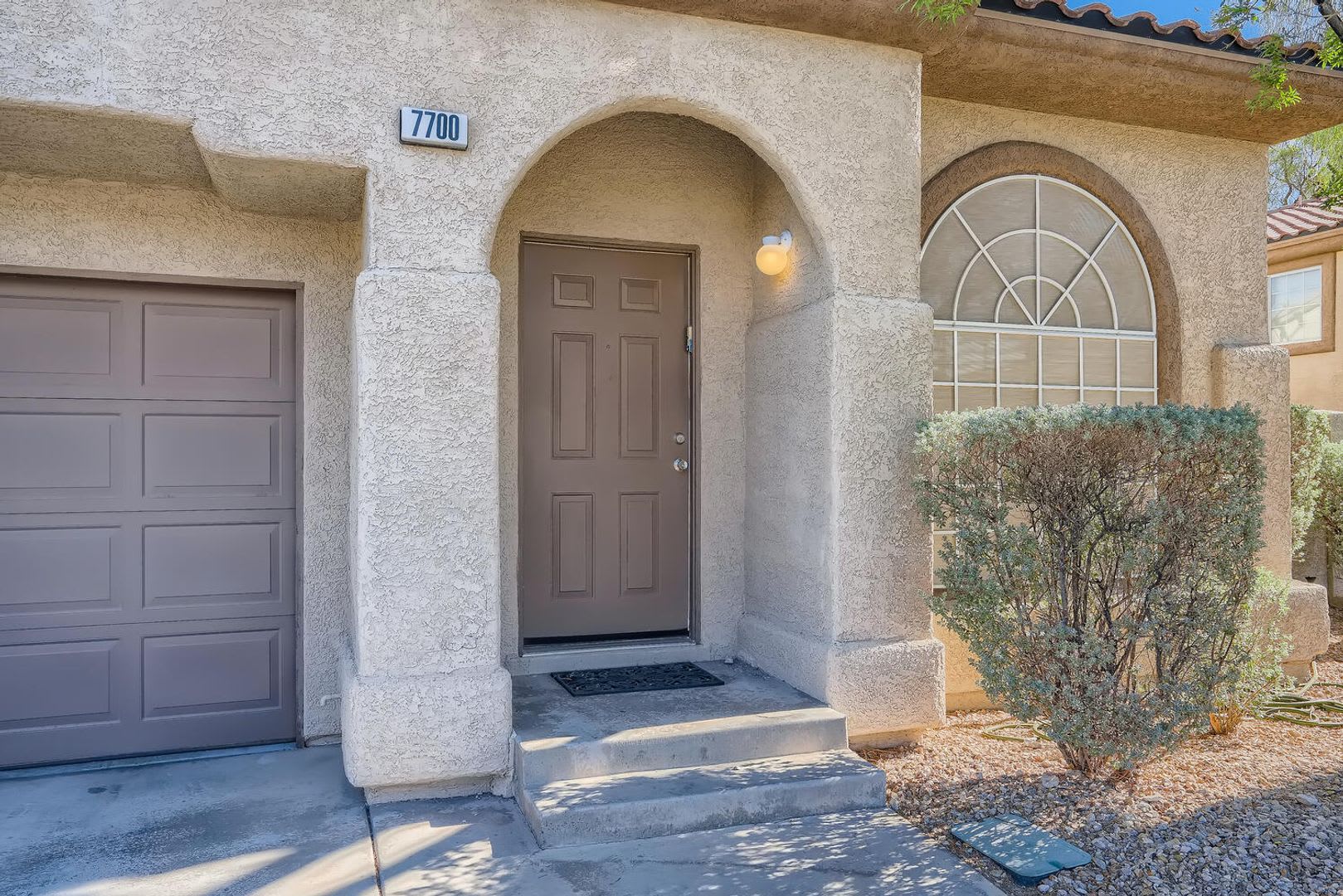 Spacious 2-Bedroom Townhome with Garage & Community Pool – photo 4
