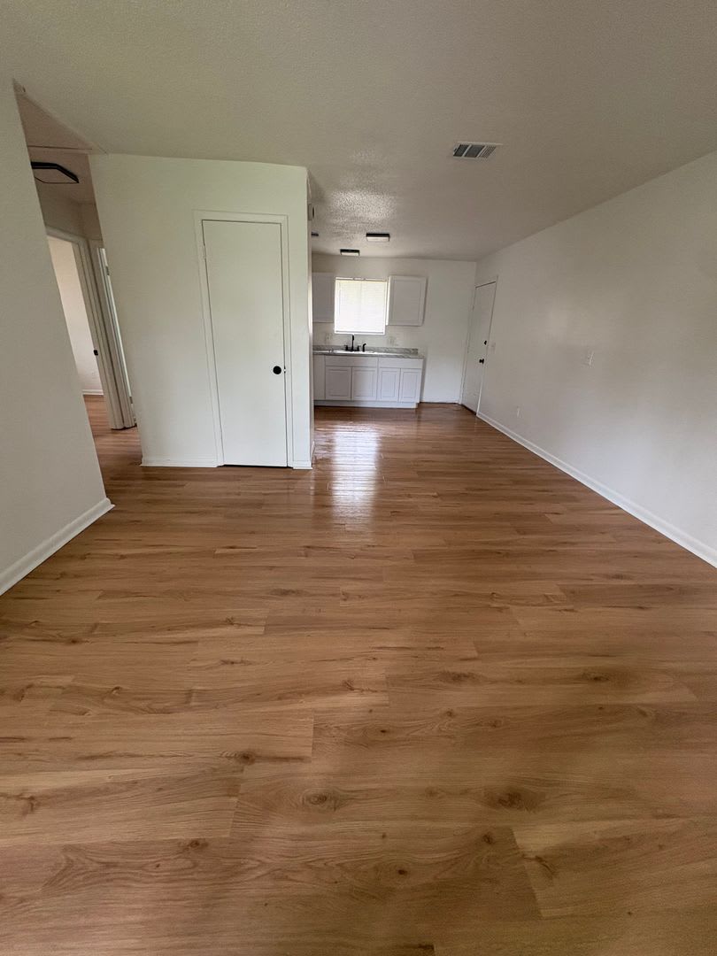 2 Bed/ 1 Bath Available Now on the Westside! – photo 2