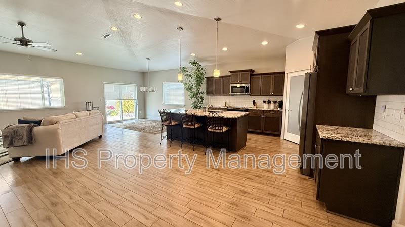 1060 S Delaware St. – photo 5