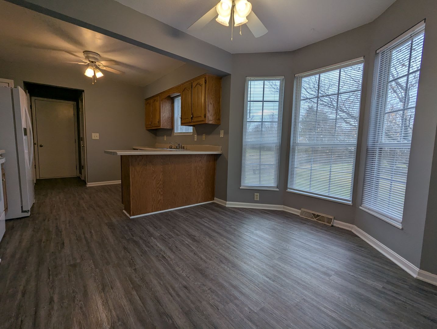 Beautiful Spacious 3 Bed 2 5 Bath 2 Car Garage Finished Basement With 3 Bonus Rooms Located In Elizabethtown – photo 4