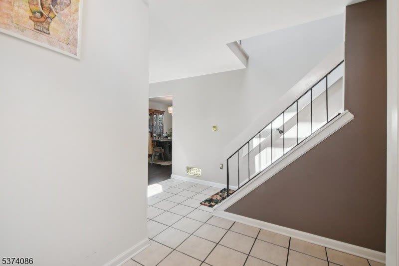 16 Longfield Dr – photo 3