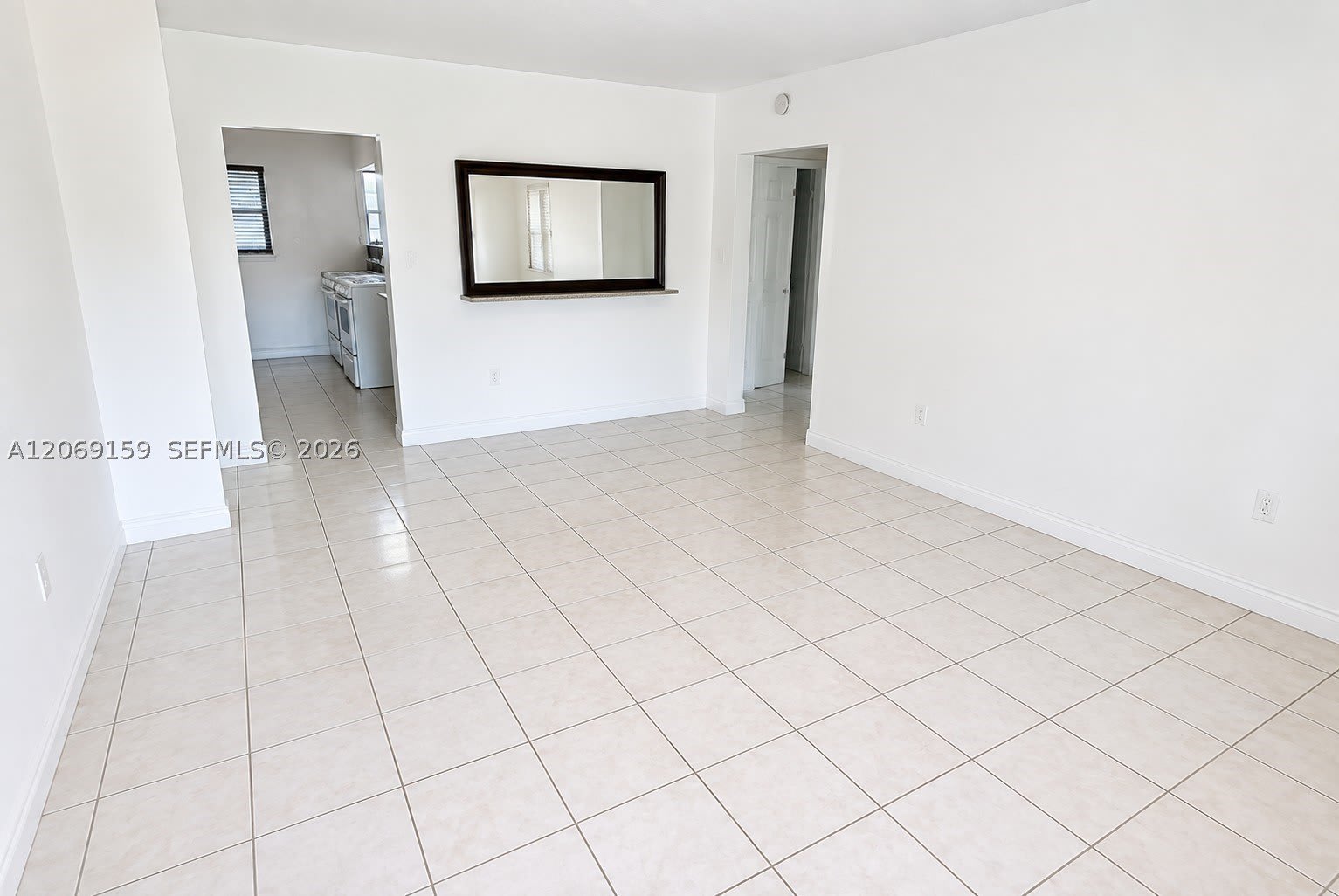 985 SW 10th St – photo 4