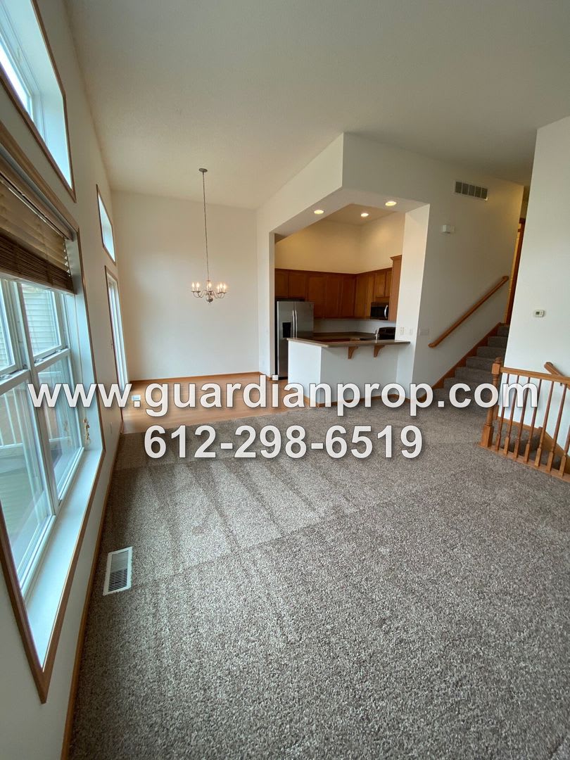 Townhouse Available October 1, High Ceilings, Open Floor Plan, Lower Family Room w/Fireplace, Balcony – photo 2