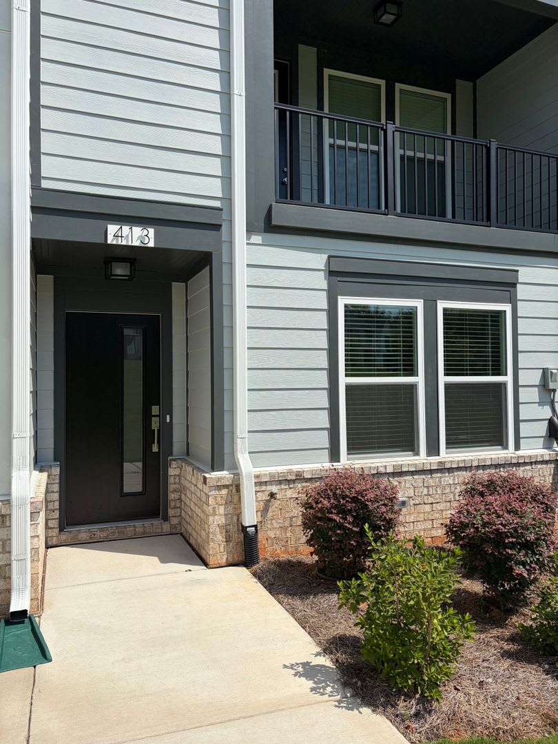 Modern 3 Bedroom Townhome Near Unc Charlotte Light Rail – photo 2