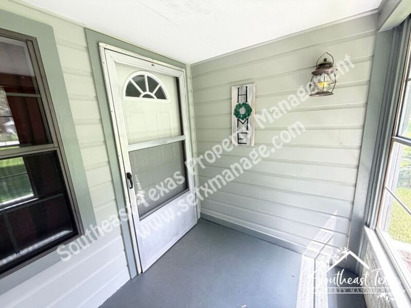 1295 Archie Street – photo 3