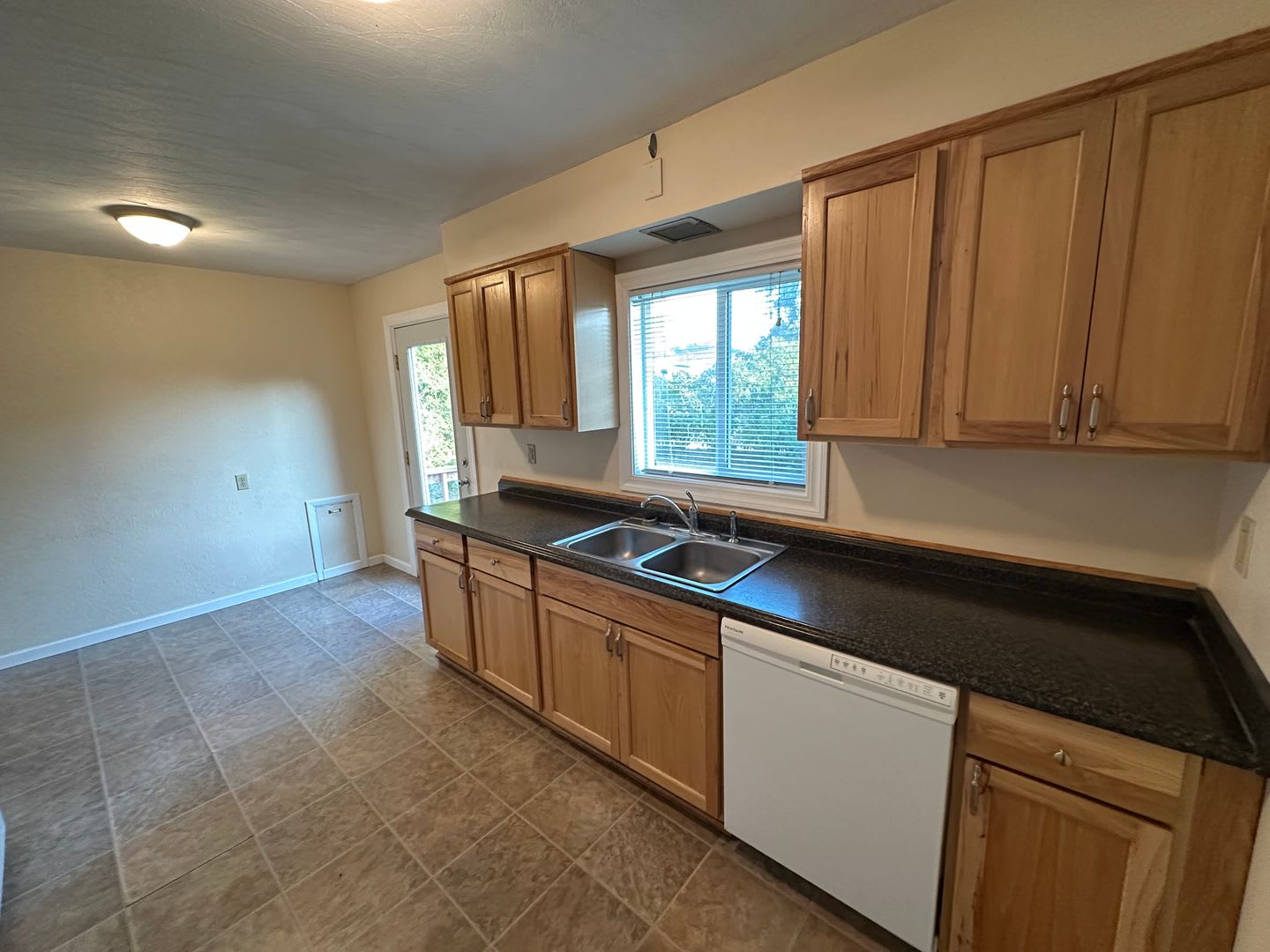 4 Bedroom House Great West End Location – photo 2