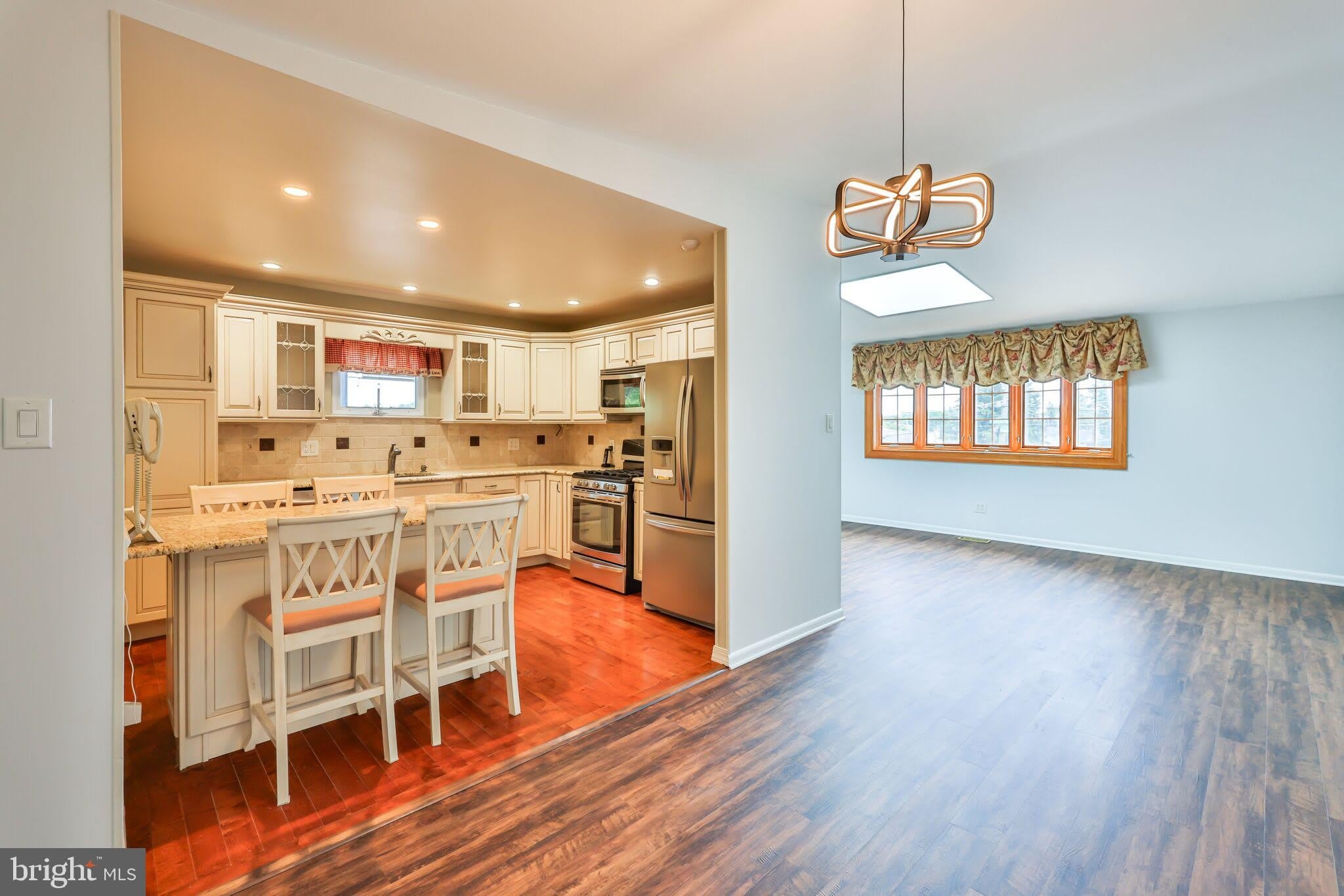 9898 WISTARIA Street – photo 3