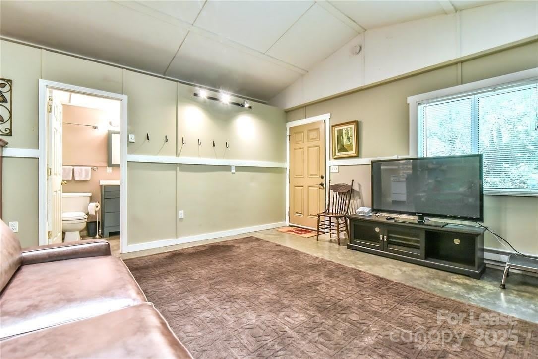 543 College Street – photo 5