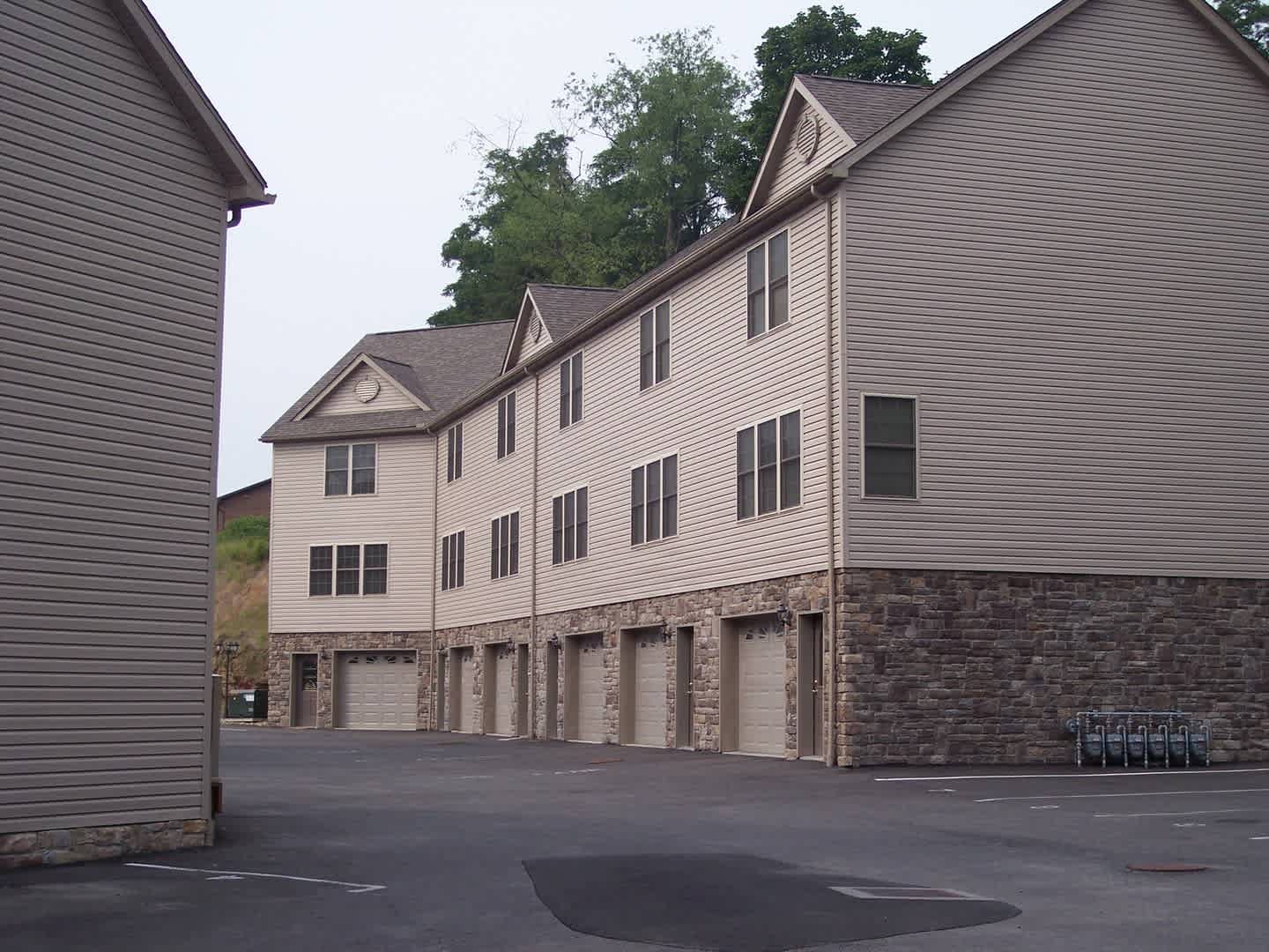 2 Bedroom, 2.5 Bath Townhome Near Med Center – photo 5